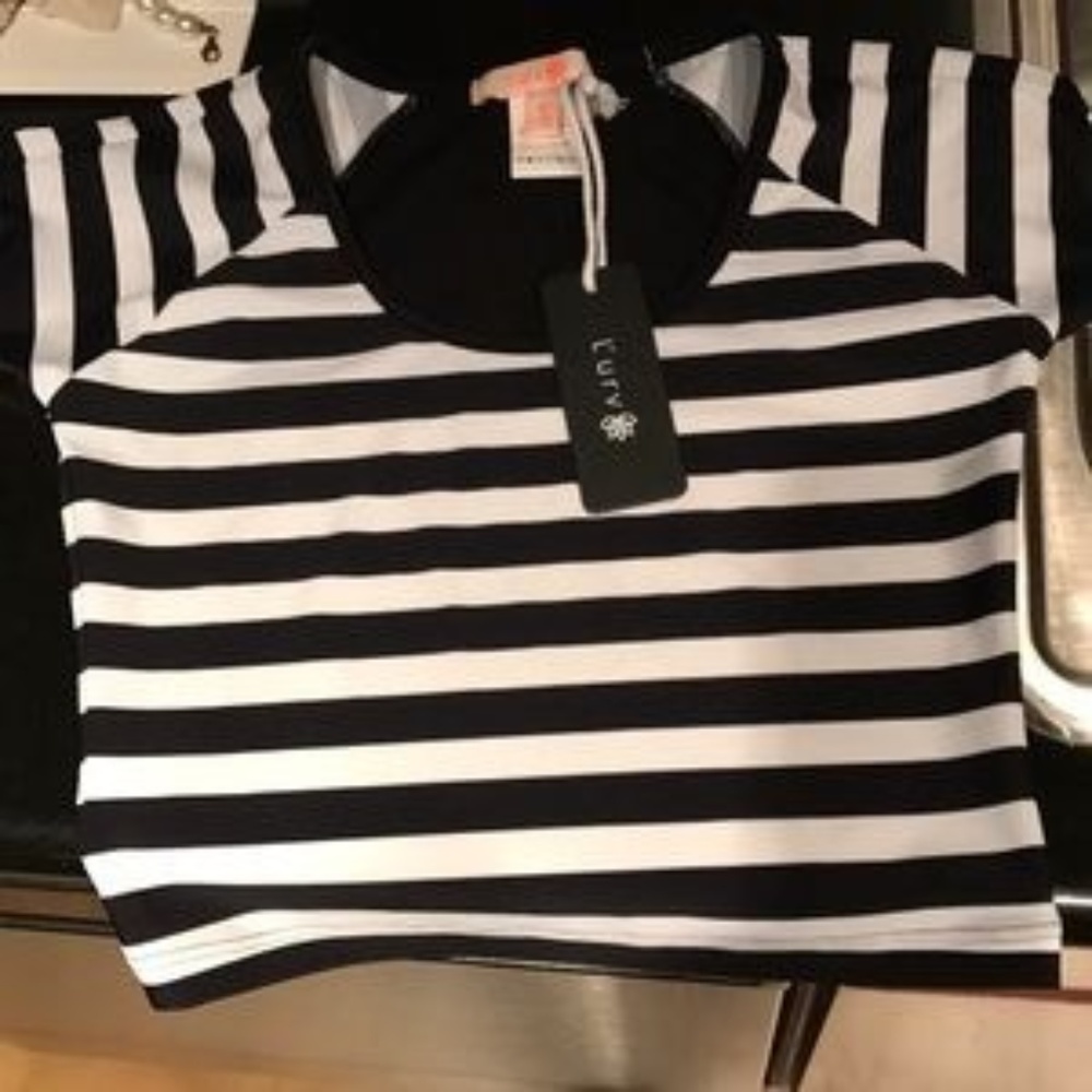 L'urv New JuicyCherryLips Crop Top